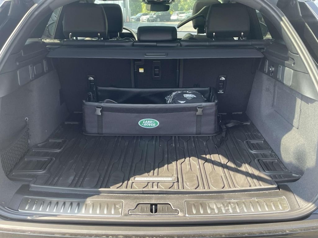 New 2026 Santorini Black Land Rover Dynamic SE image 13