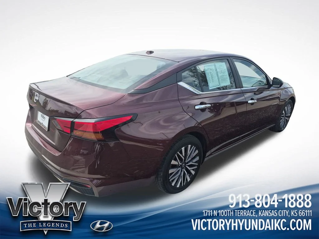 Used 2025 Red Nissan 2.5 SV image 5