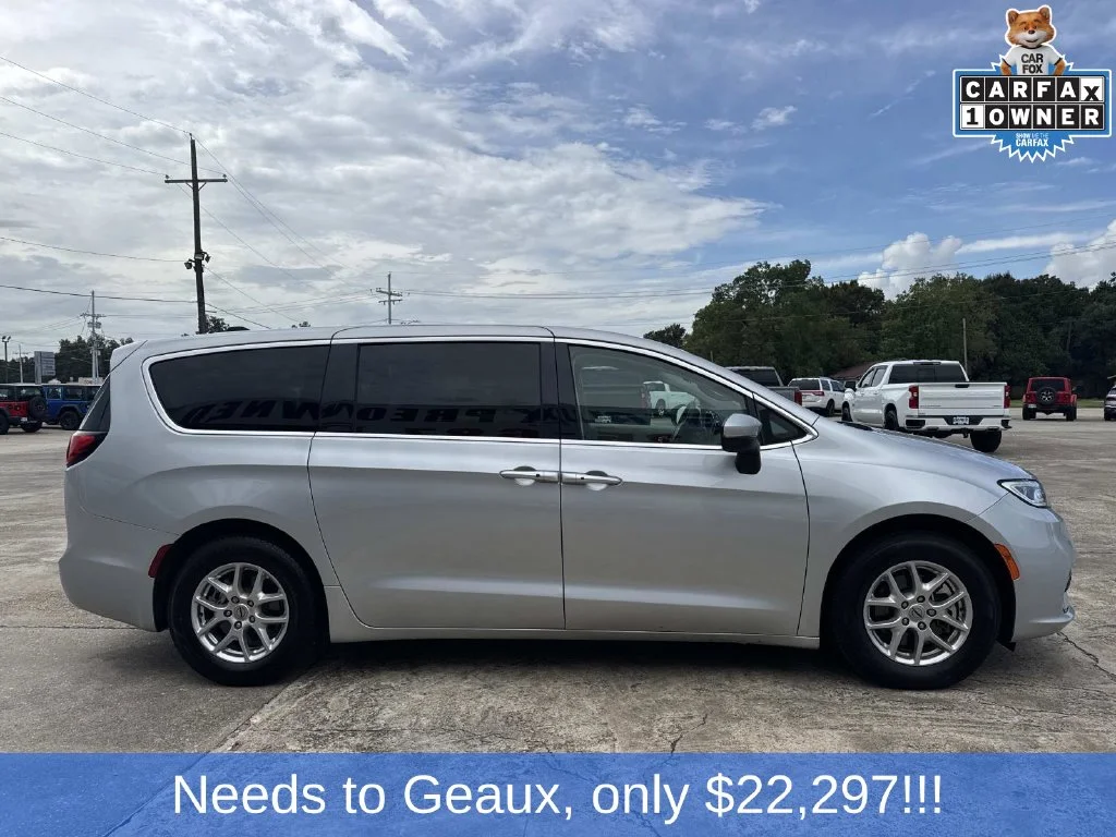 Used 2023 Silver Chrysler Touring L image 11