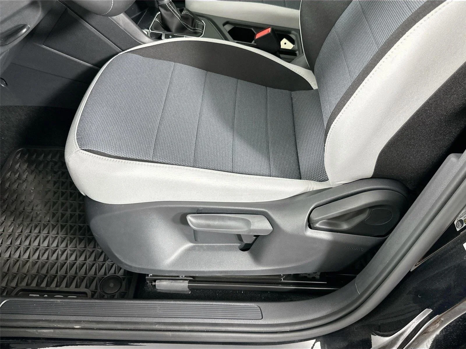 2025 Volkswagen Taos S - Photo 14