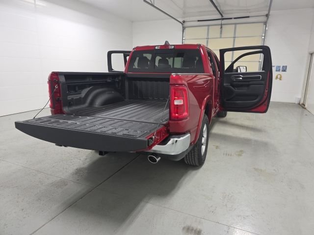 New 2026 Molten Red Pearl-Coat Exterior Paint RAM Big Horn/Lone Star image 12