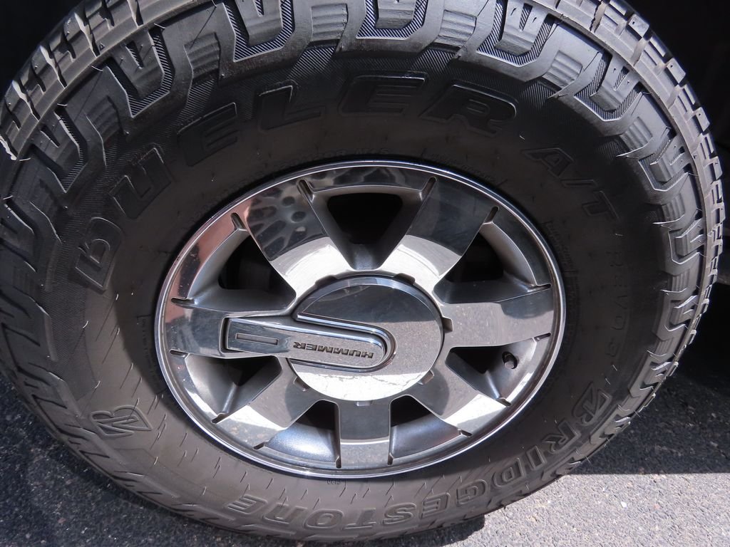 Used 2006 Boulder Gray Metallic Hummer  image 17