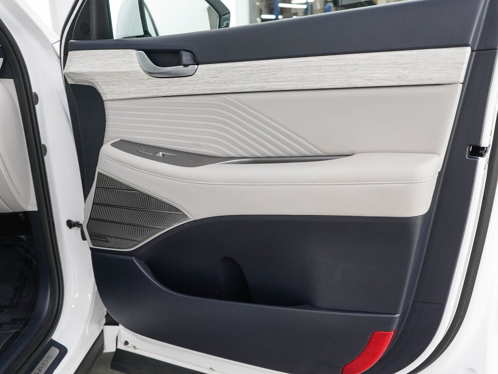 Used 2023 Hyper White Hyundai Calligraphy AWD image 11