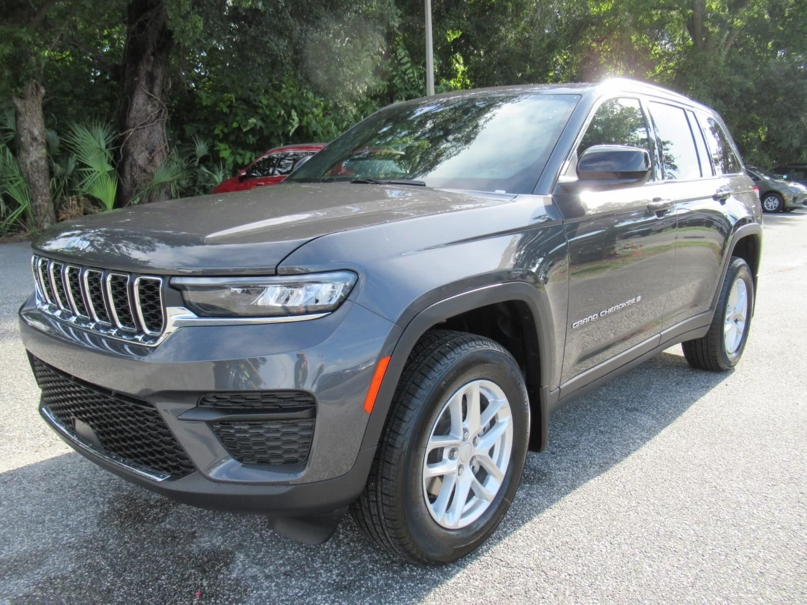 New 2026 Baltic Gray Metallic Clear-Coat Exterior Paint Jeep Laredo X image 3