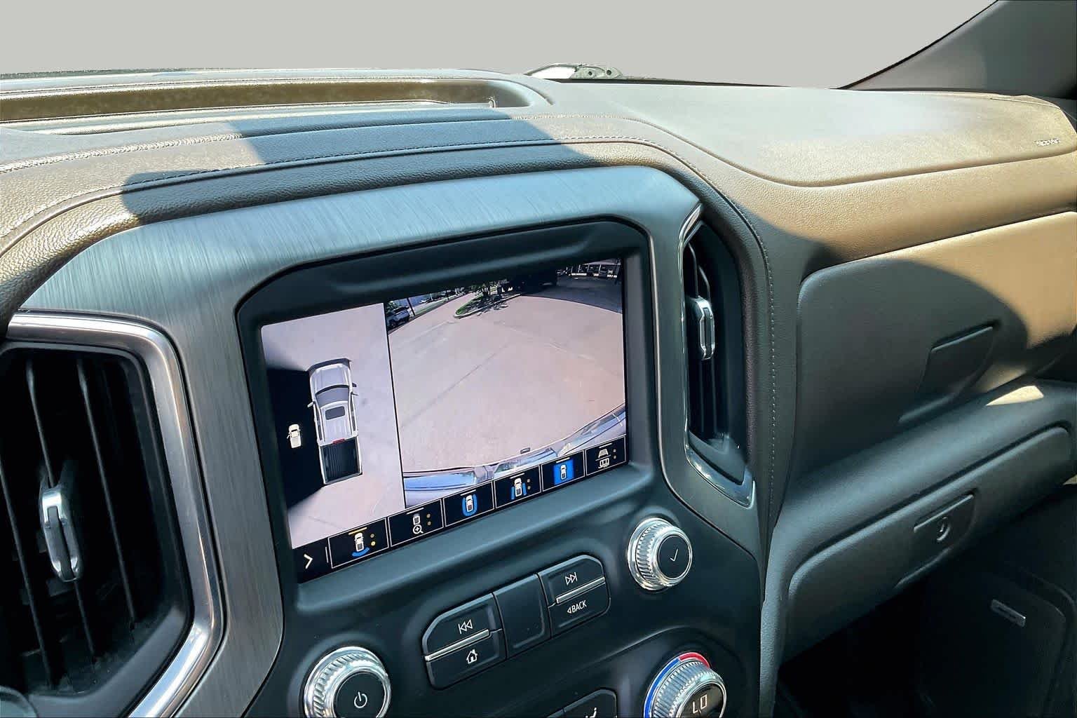 Used 2021 White Frost Tricoat GMC Denali image 26