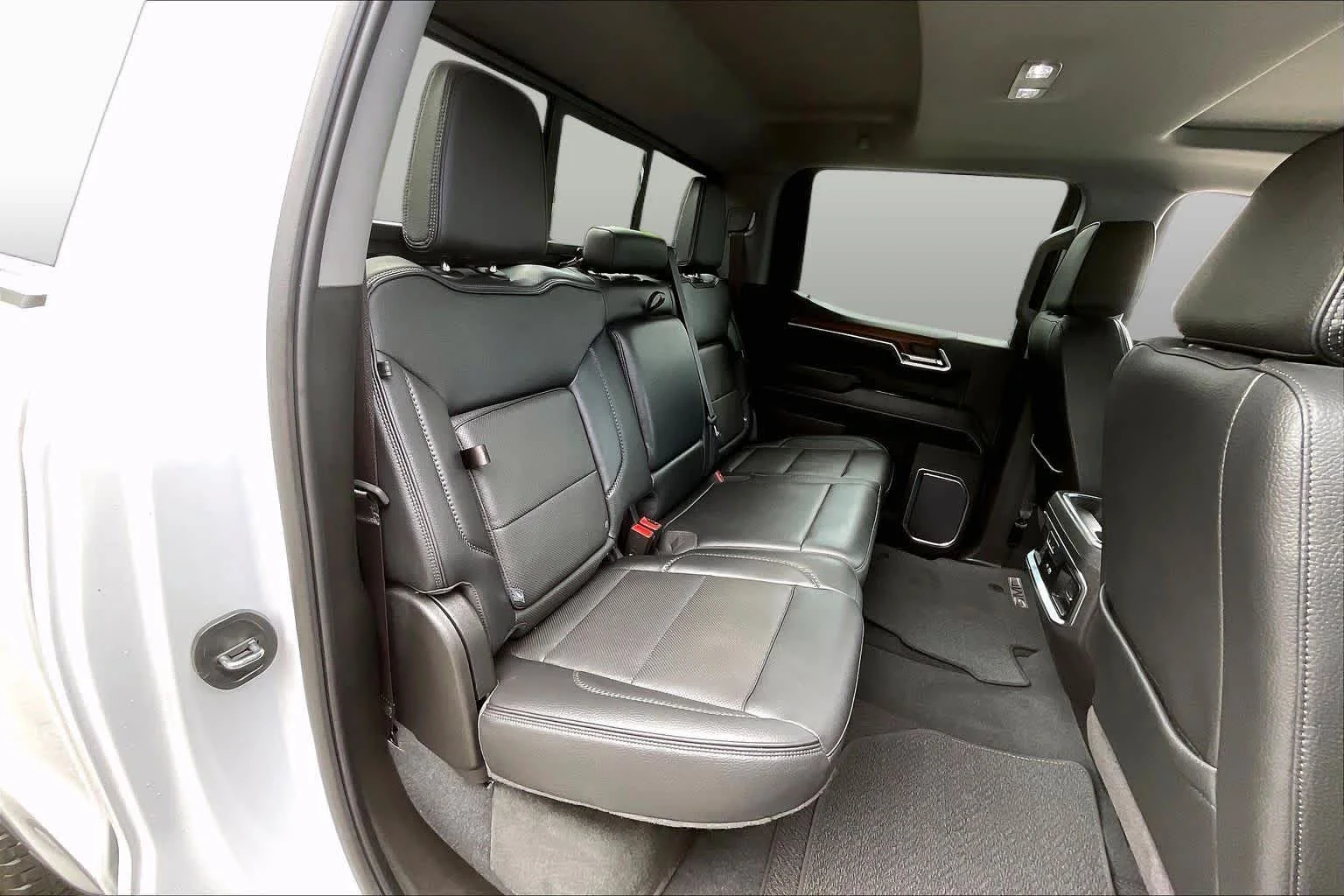 Used 2023 White Frost Tricoat GMC Denali image 20
