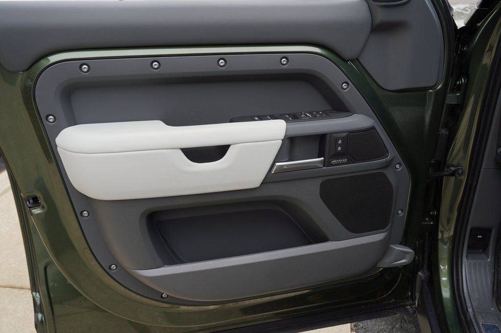 Certified Used 2026 Green Land Rover X-Dynamic SE image 9