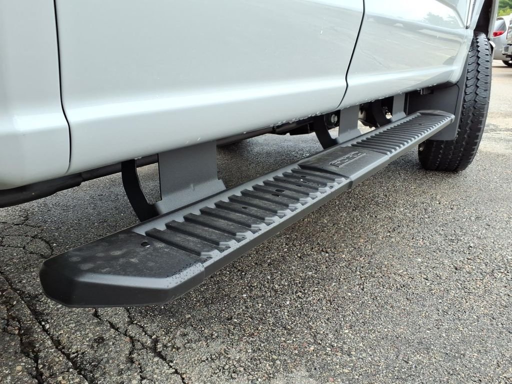 New 2026 Avalanche Ford F-350® XLT image 12