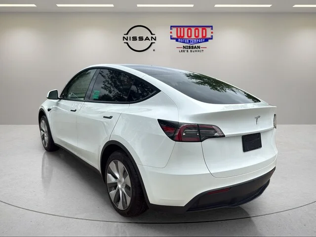 Used 2024 Pearl White Multi-Coat Tesla Standard Range image 4