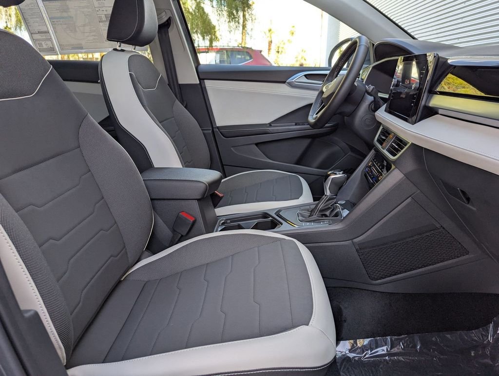 2025 Volkswagen Taos SE - Photo 21