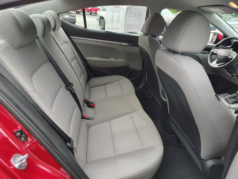 Used 2020 Red Hyundai SE image 17