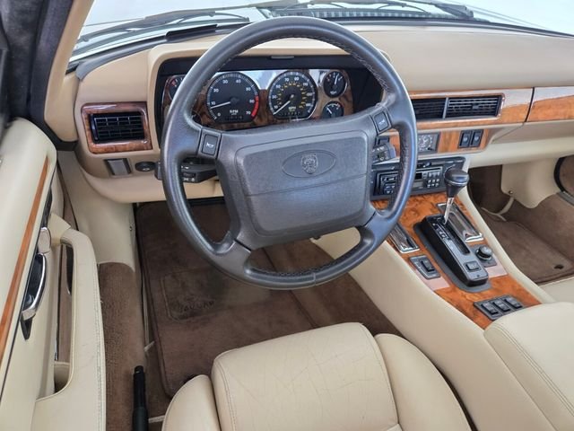 Used 1995 Green Jaguar 2+2 image 10