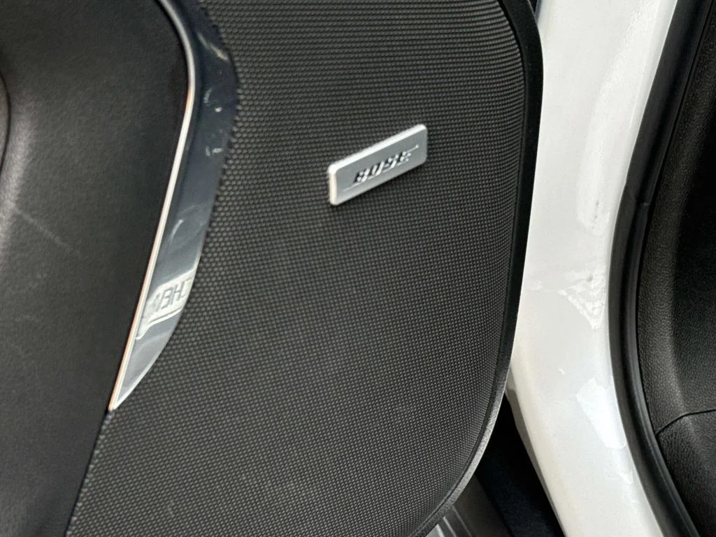 Used 2022 Iridescent Pearl Tricoat Chevrolet Premier image 31