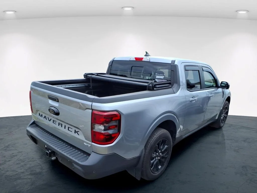 Used 2024 Silver Ford Lariat image 21