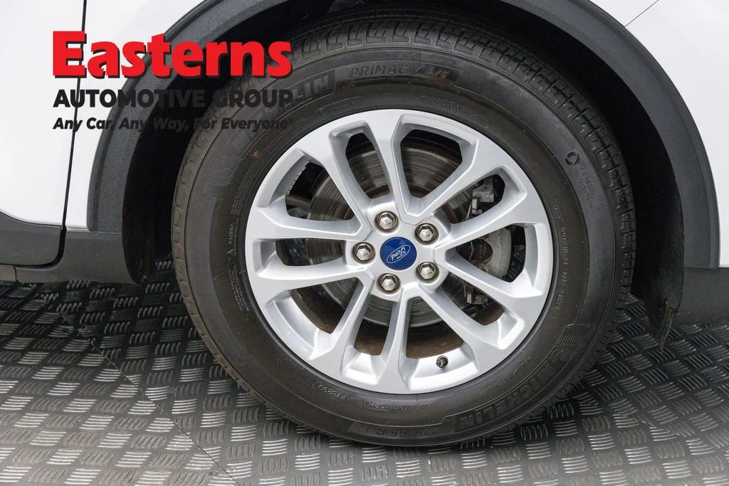 Used 2022 White Ford SE image 31
