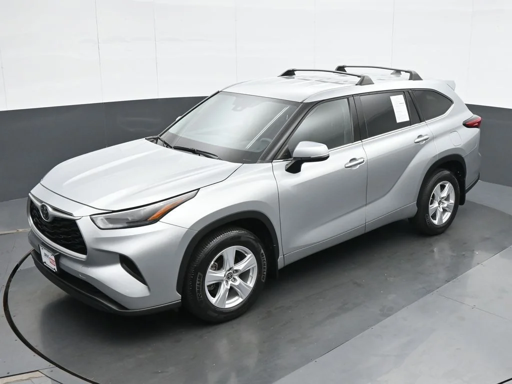 Used 2022 Silver Toyota L image 19