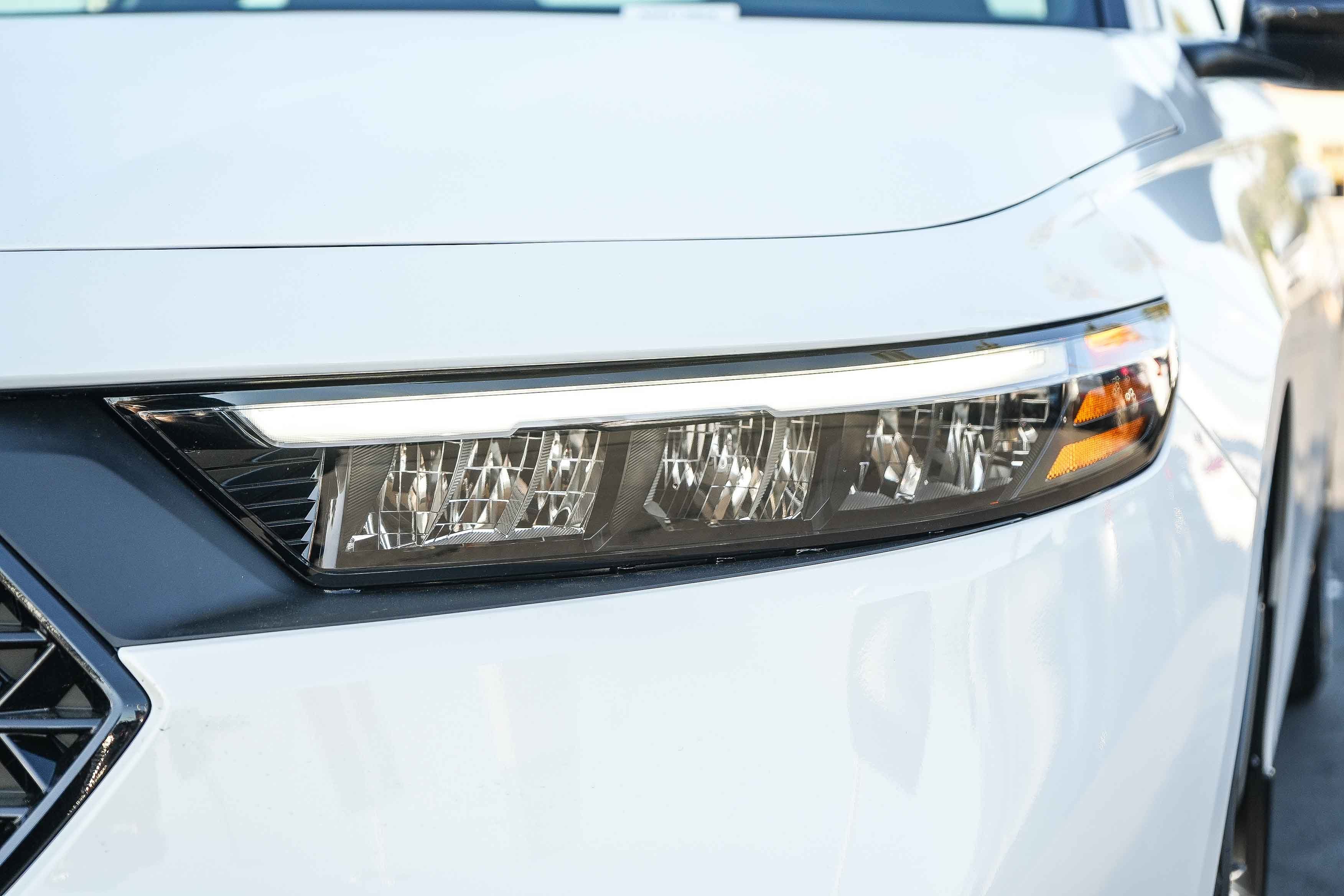 New 2026 Platinum White Pearl Honda Sport-L image 4
