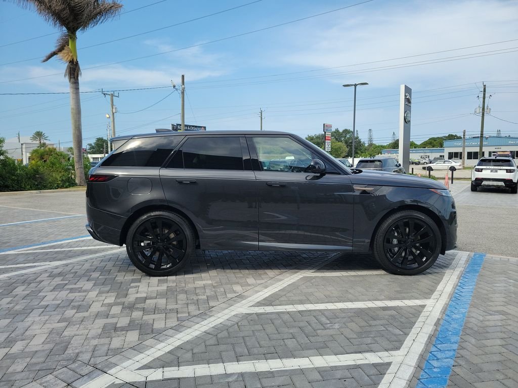New 2026 Carpathian Grey Land Rover Dynamic SE image 6