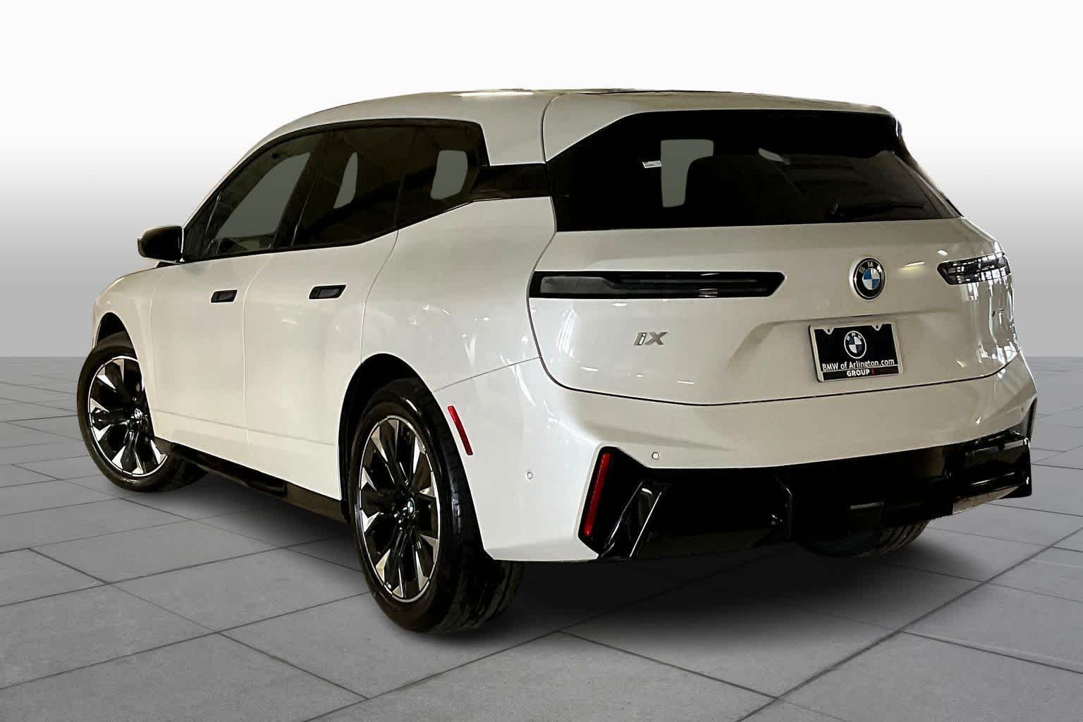 Used 2026 Mineral White Metallic BMW xDrive60 image 12