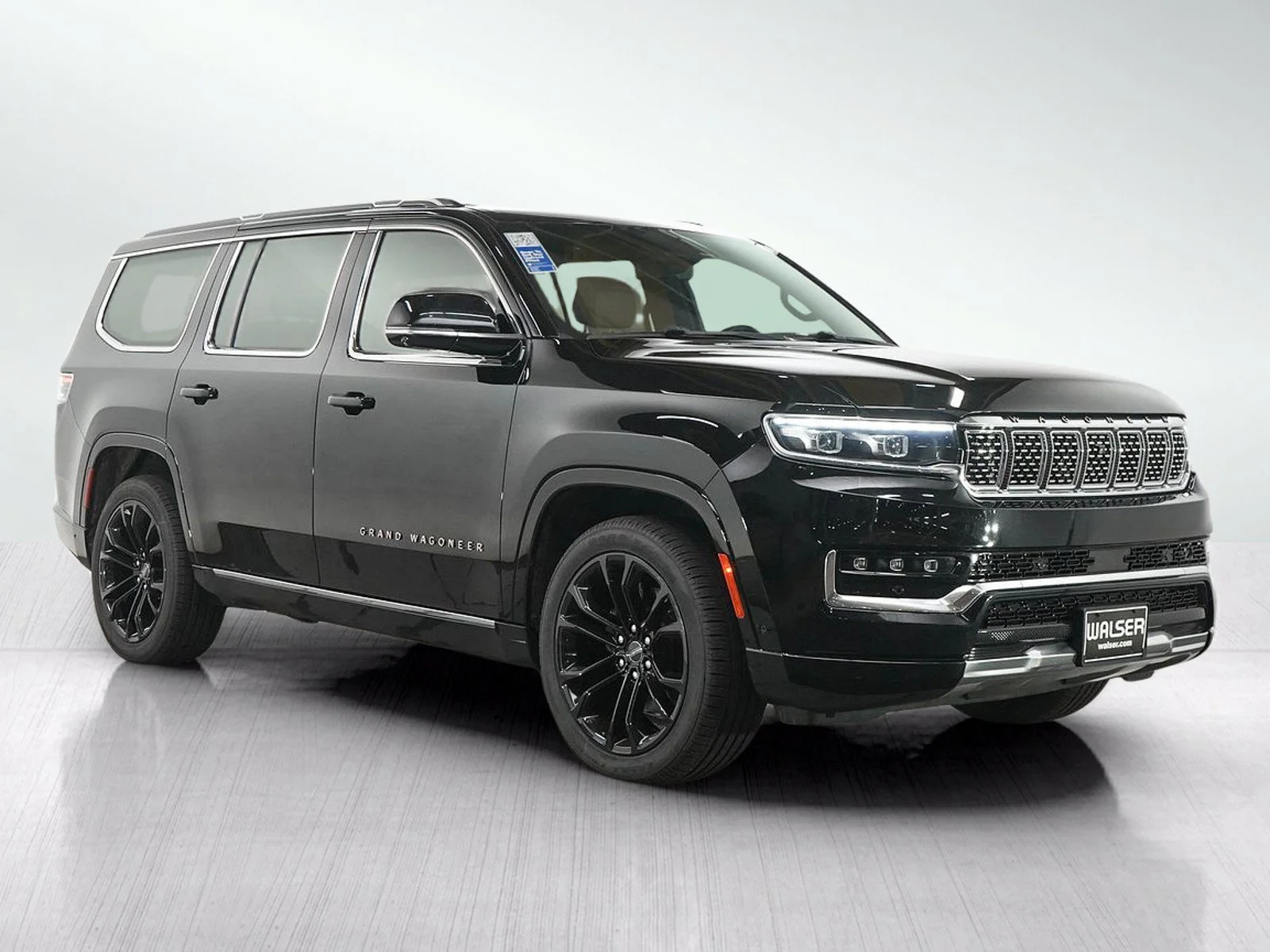 Used 2023 Diamond Black Crystal Pearlcoat Jeep Series III image 7