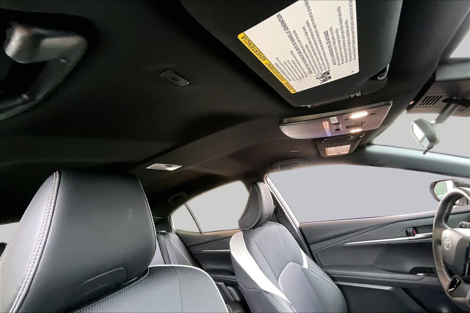 Used 2025 Ice Cap Toyota SE image 13