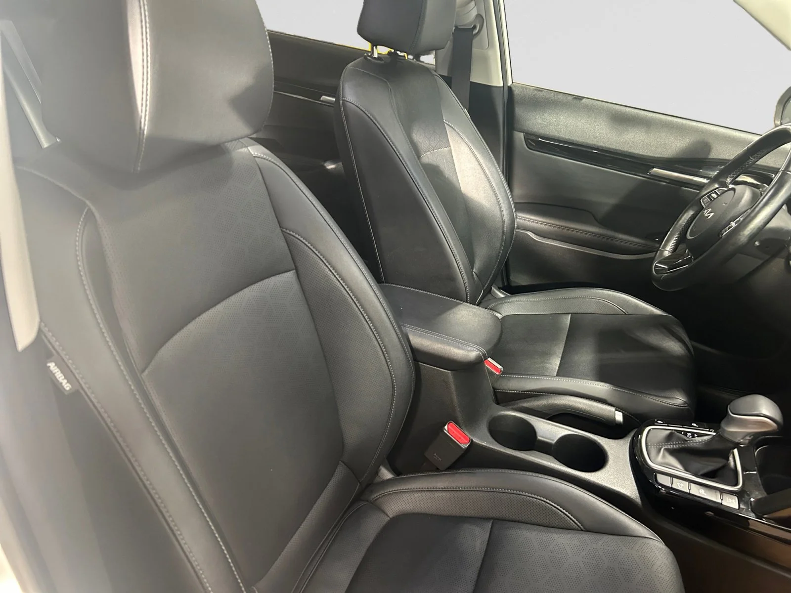 Used 2024 WHITE Kia EX AWD image 11