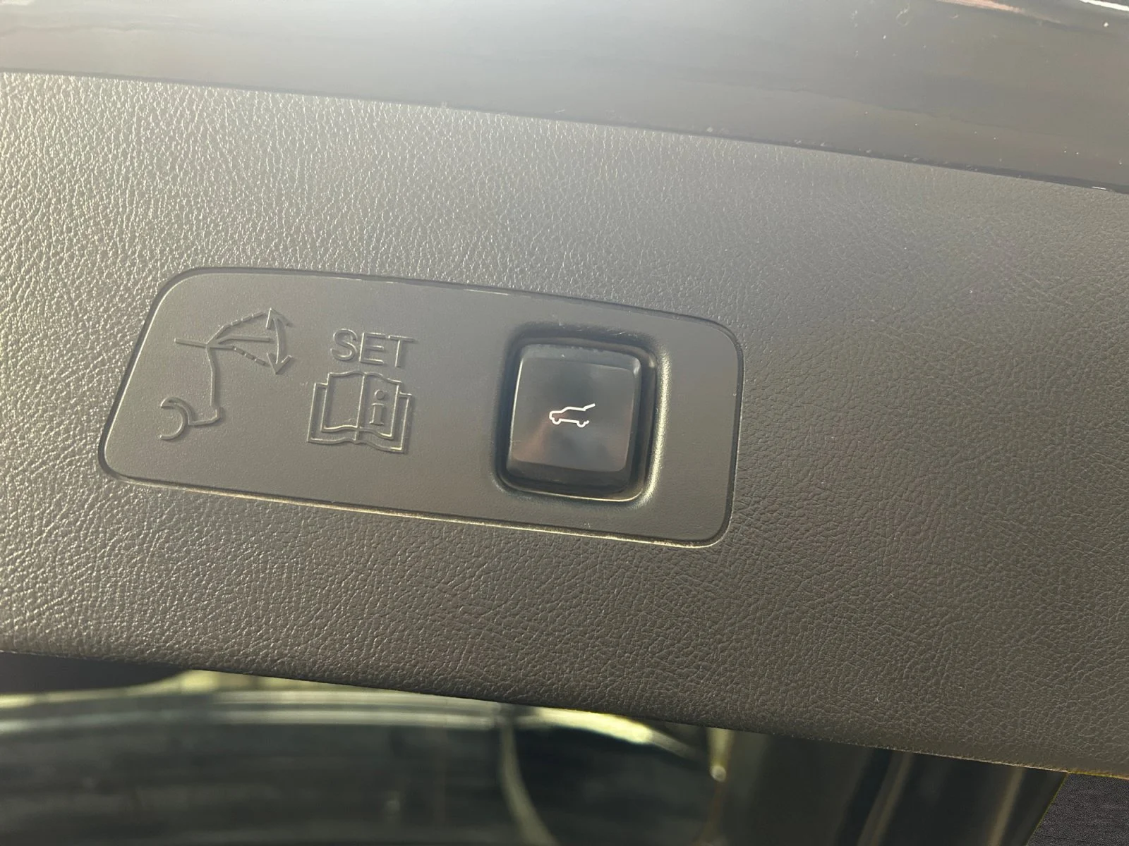 Used 2021 BLACK Lincoln RESERVE AWD image 11