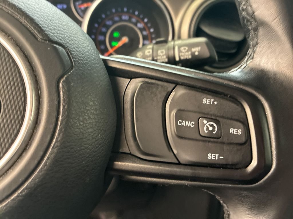 Used 2018 Silver Jeep Unlimited Sport S image 18