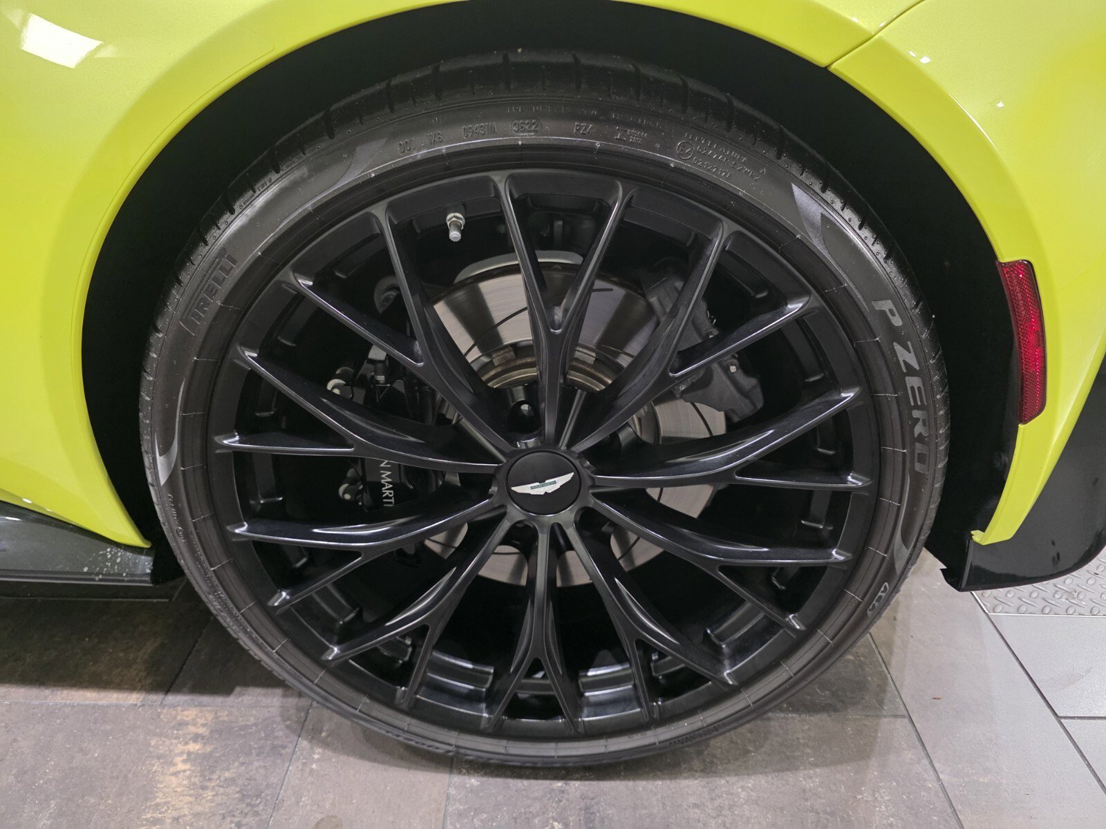 Used 2023 Q Lime Essence Aston Martin Roadster image 4