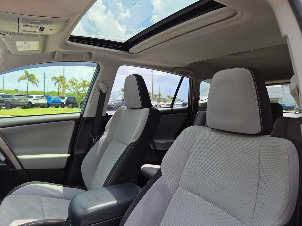 Used 2018 Magnetic Gray Metallic Toyota XLE image 27