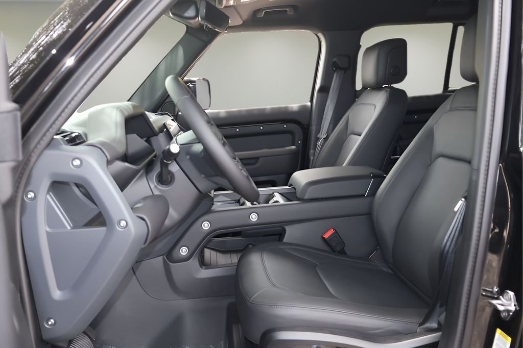 New 2026 Santorini Black Land Rover S image 11