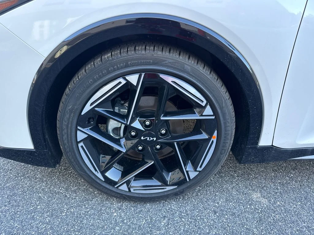 New 2025 White Kia GT-Line image 9