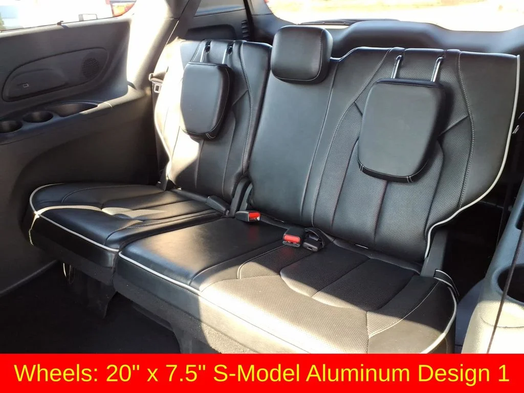 Used 2025 White Chrysler Limited image 26