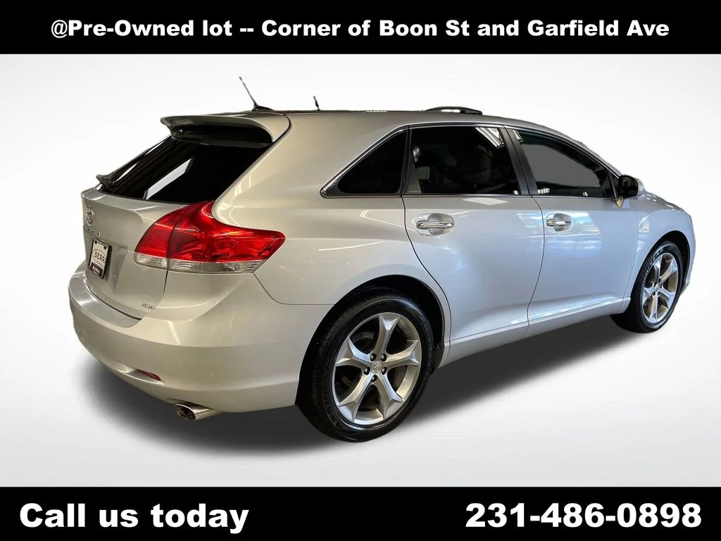Used 2010 Silver Toyota Base image 5