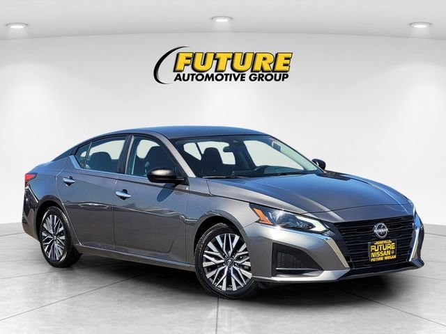 Used 2025 Gray Nissan 2.5 SV image 1