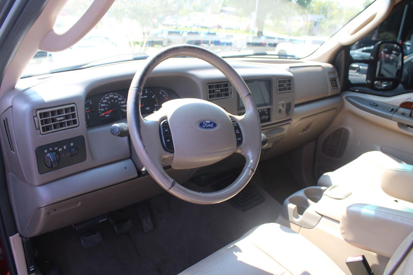 Used 2003  Ford Lariat image 9