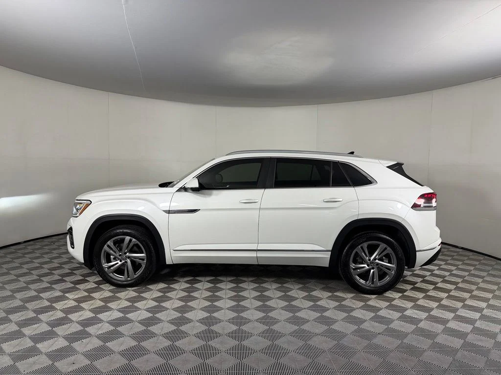 Used 2024 White Volkswagen 2.0T SEL R-Line image 10