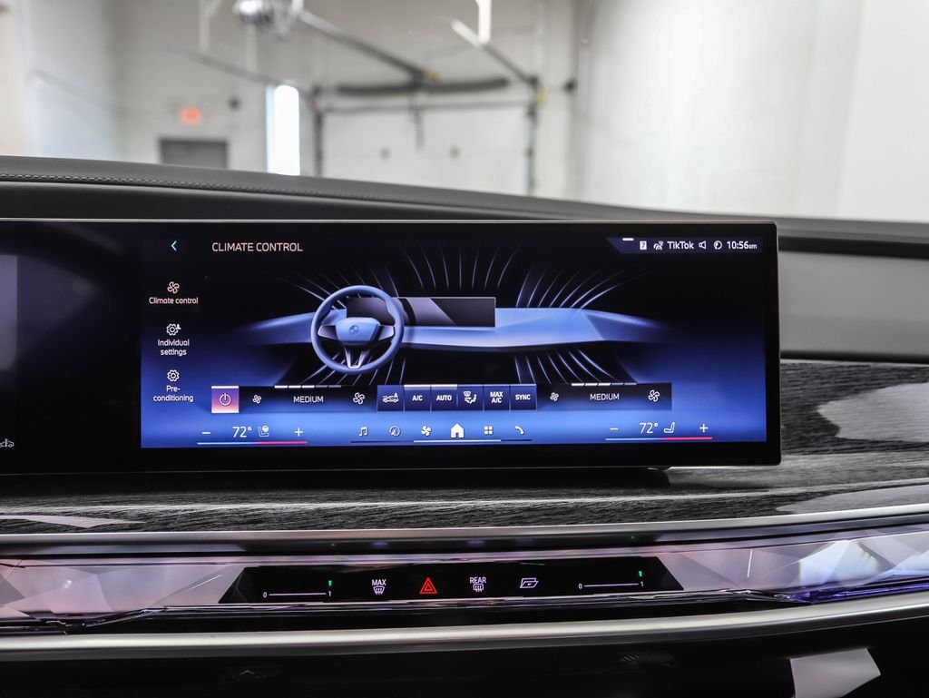Used 2025 Gray Metallic BMW 760i xDrive image 18