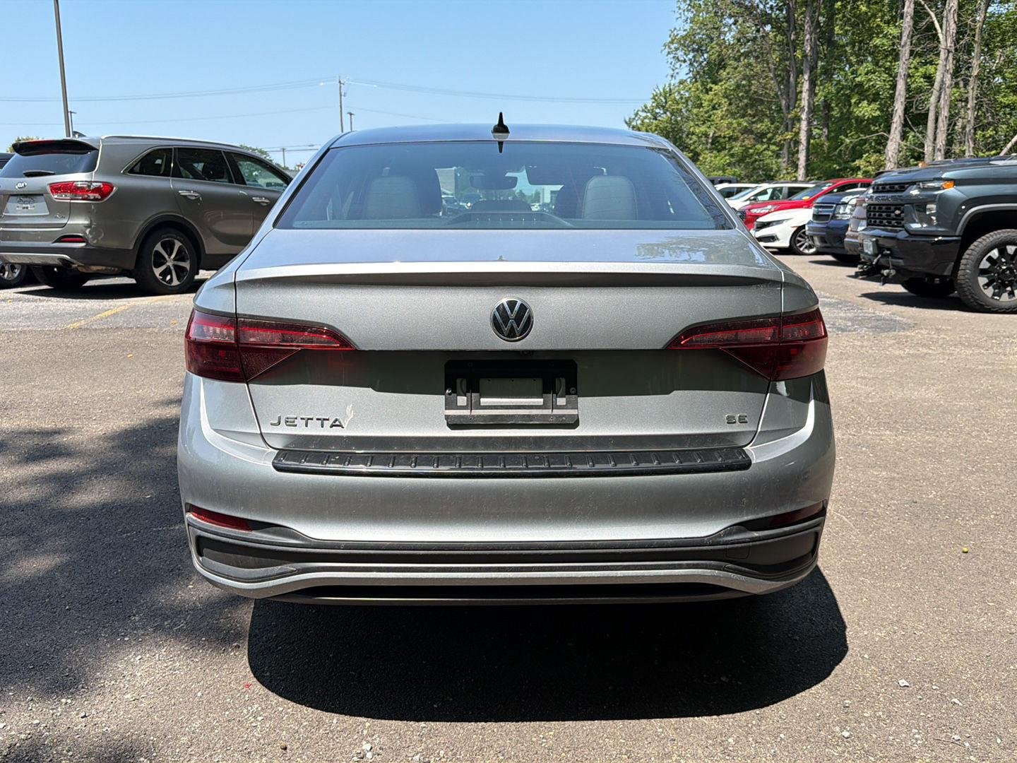 Used 2023 Platinum Gray Metallic Volkswagen SE image 9