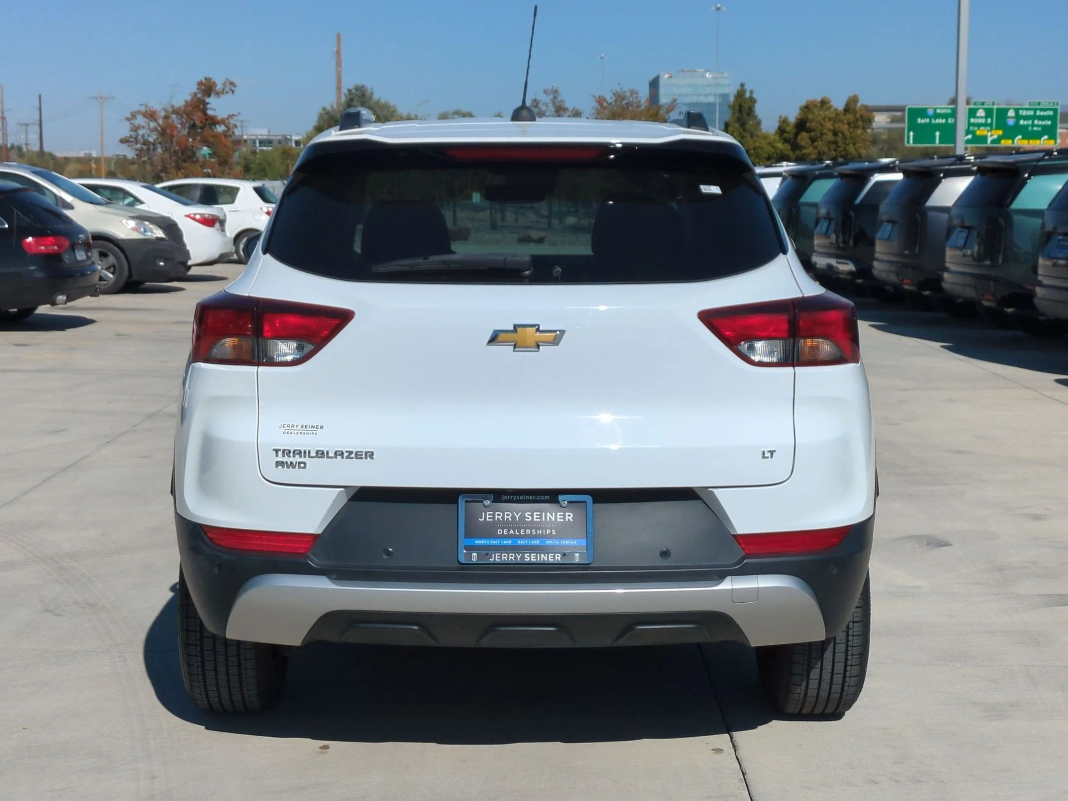 Used 2022 Summit White Chevrolet LT image 5