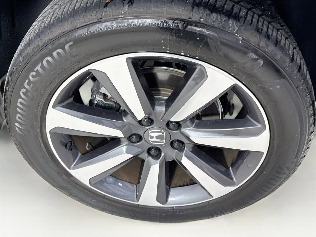 Certified Used 2025 Crystal Black Pearl Honda AWD Elite image 45