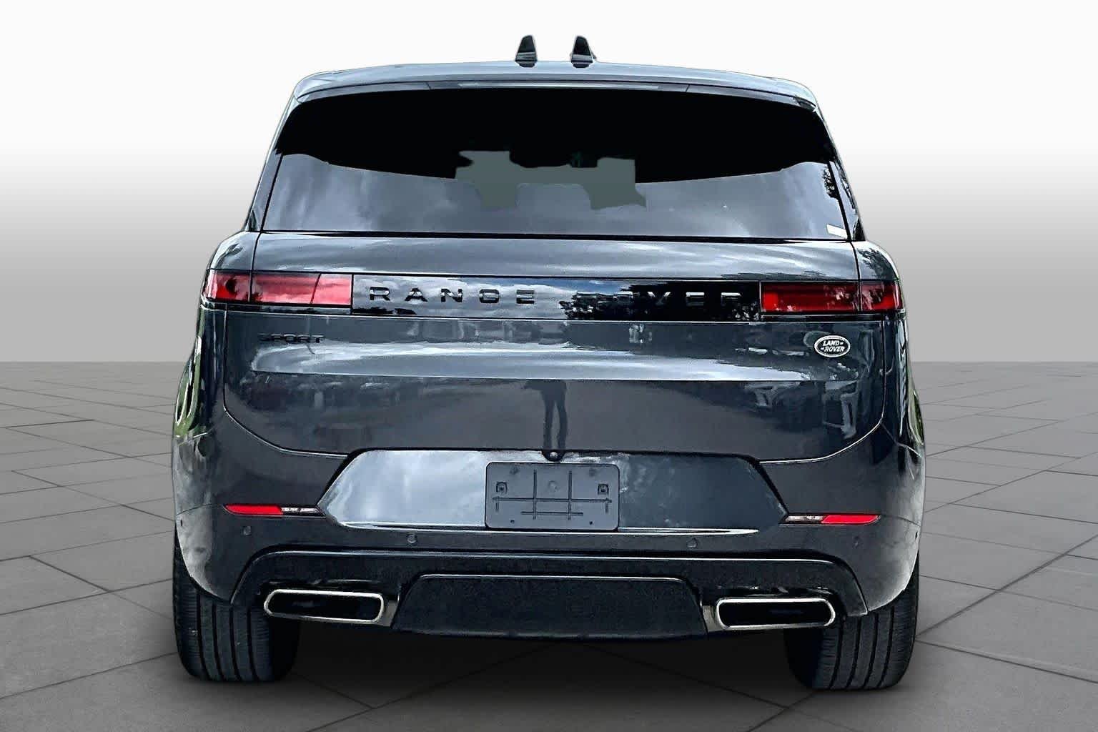 Used 2023  Land Rover SE Dynamic image 5