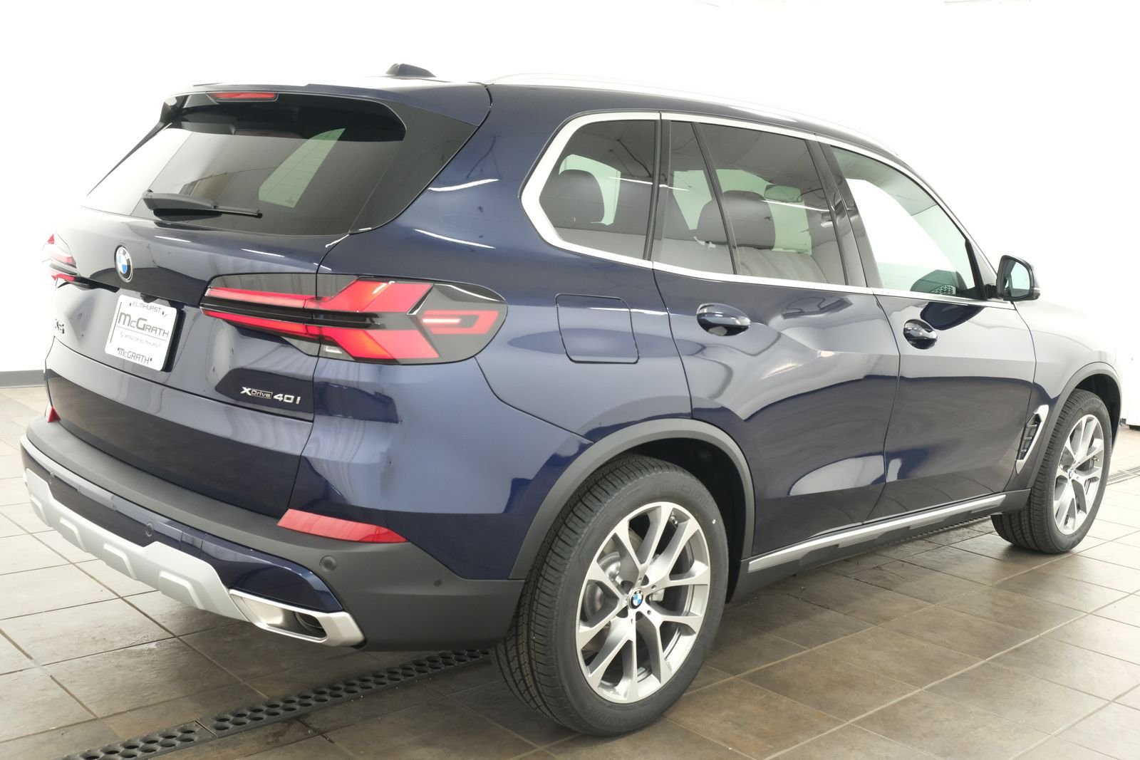 New 2026 Tanzanite Blue II Metallic BMW xDrive40i image 7