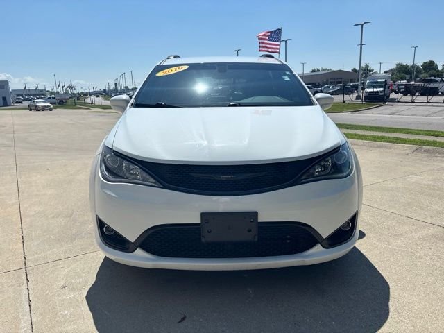 Used 2019 Bright White Clearcoat Chrysler Touring L image 4