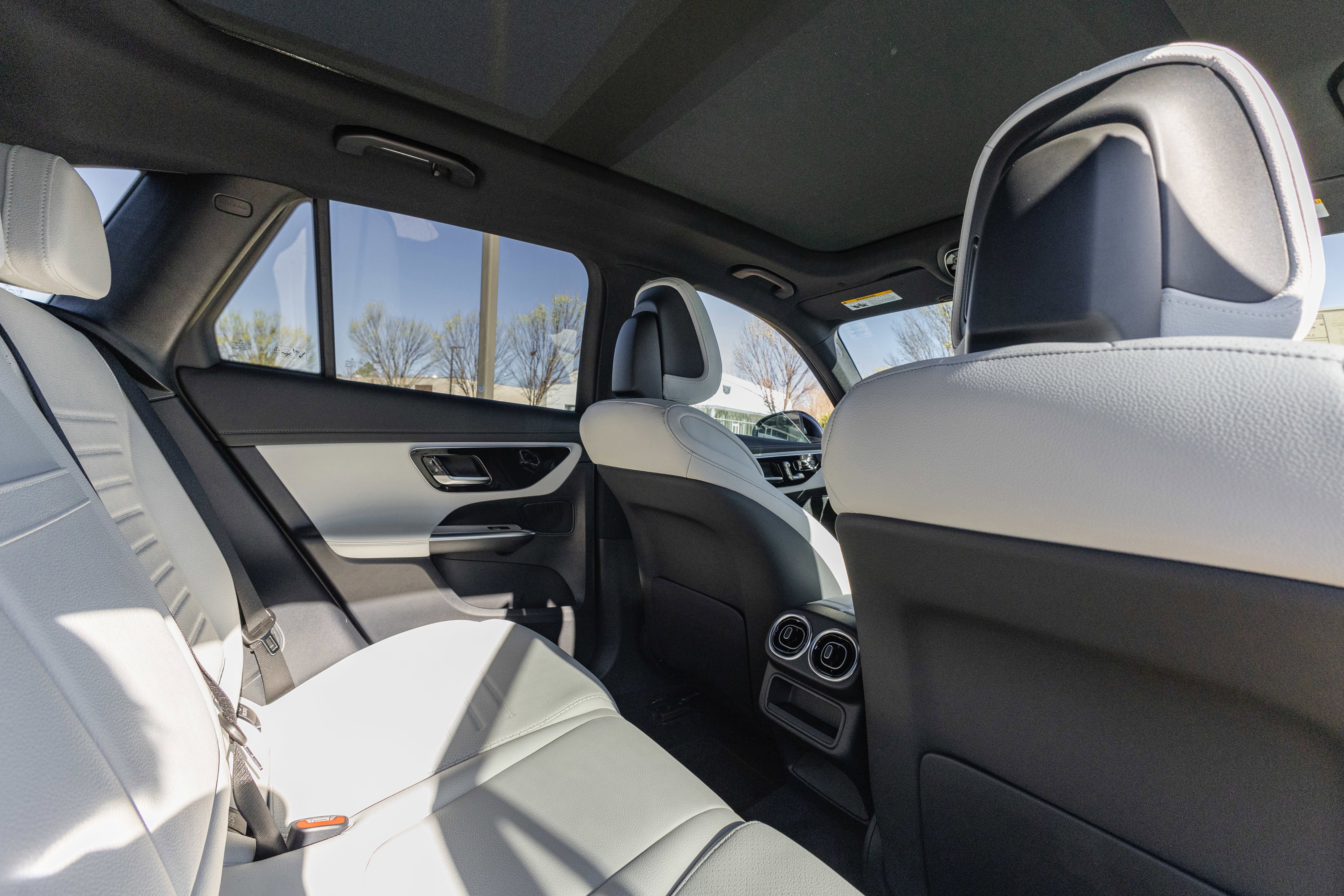 New 2026 Obsidian Black Metallic Mercedes-Benz GLC 300 image 27