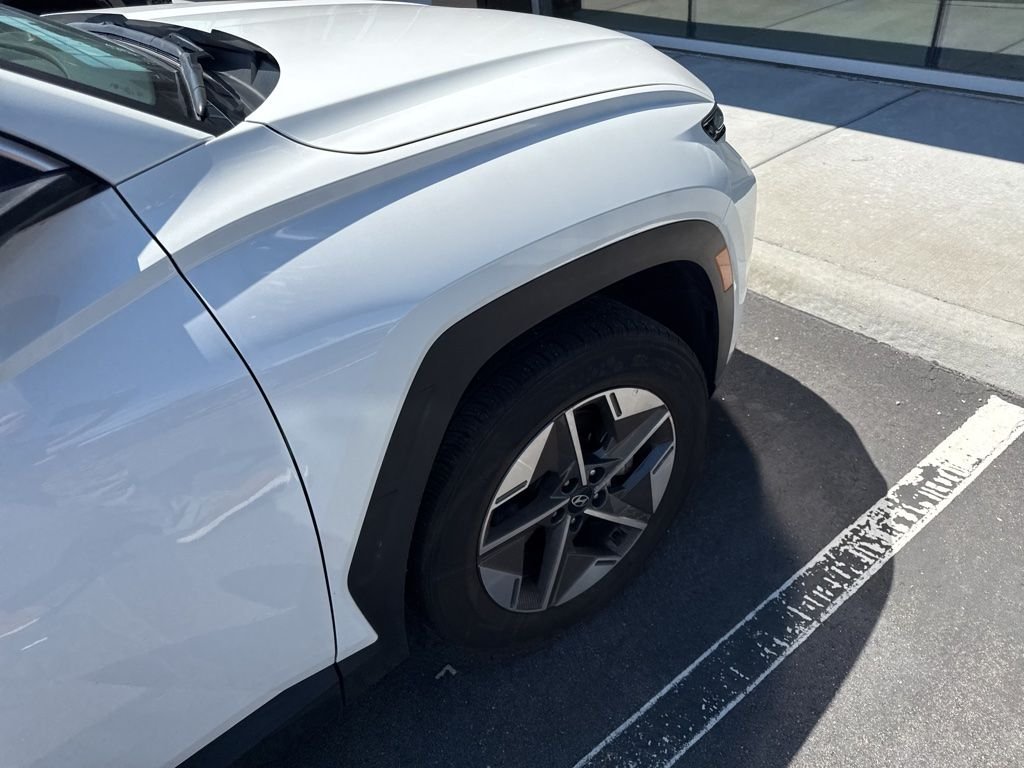 Used 2025 White Hyundai SEL image 14