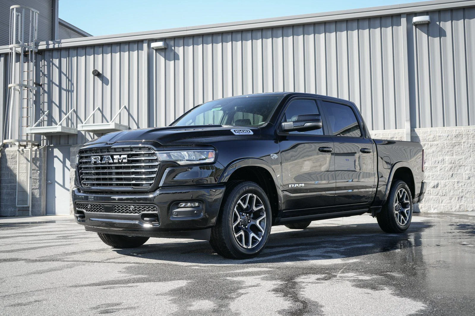New 2026 Diamond Black Crystal Pearl-Coat Exterior Paint RAM Laramie image 3