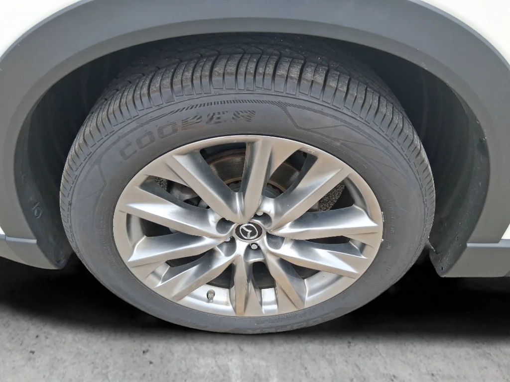 Used 2018 White Mazda Signature image 11