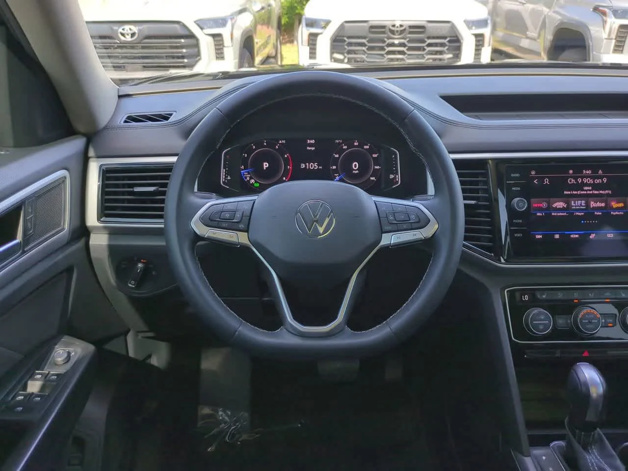 Used 2022 Deep Black Pearl Volkswagen 3.6L V6 SE w/Technology image 16