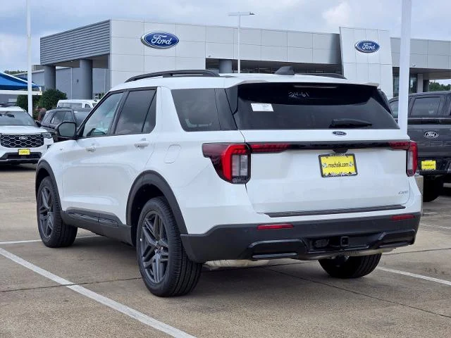 New 2026 Star White Metallic Tri-Coat Ford ST-Line image 24
